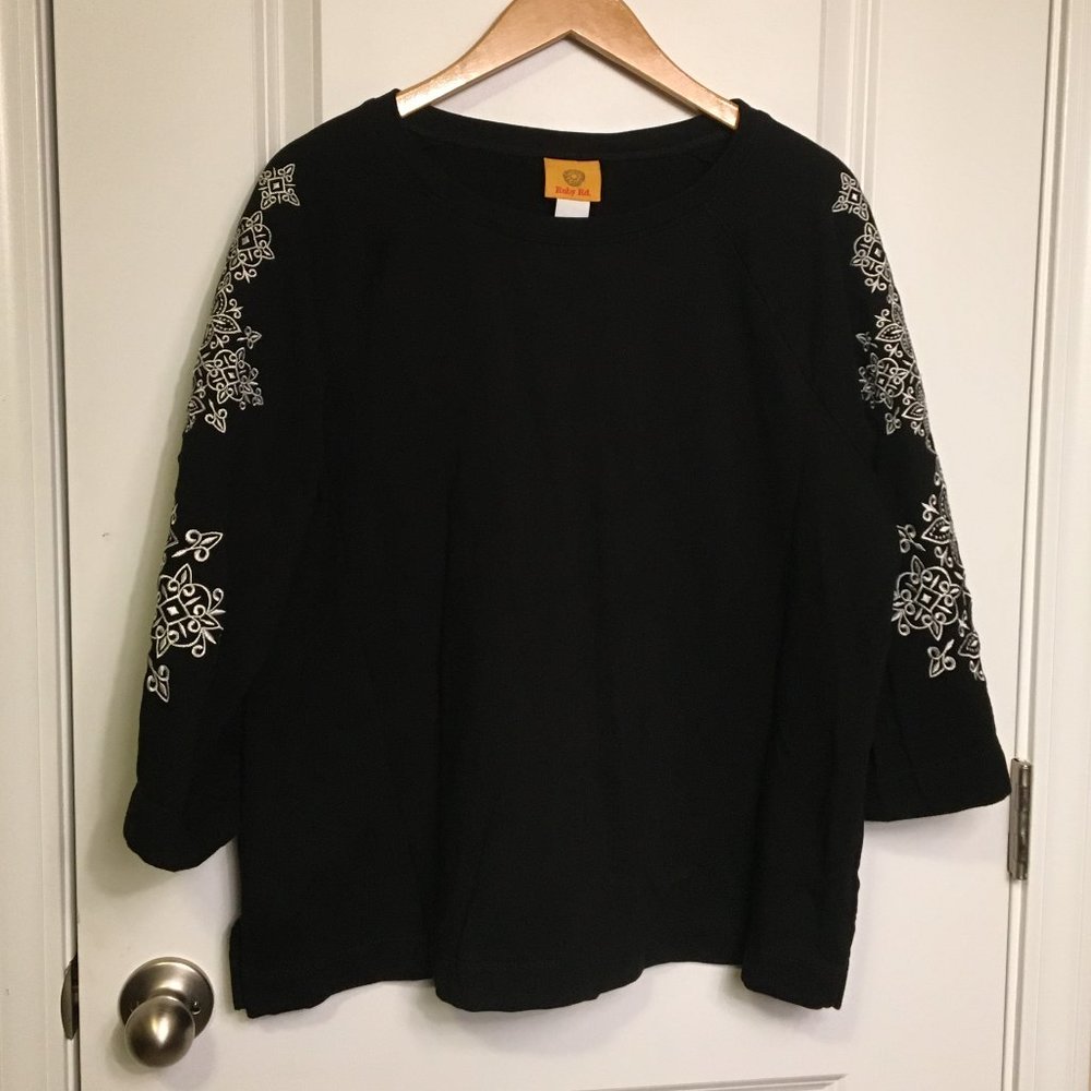 Ruby Rd. Black Knit Pullover w/Embroidery Detail L